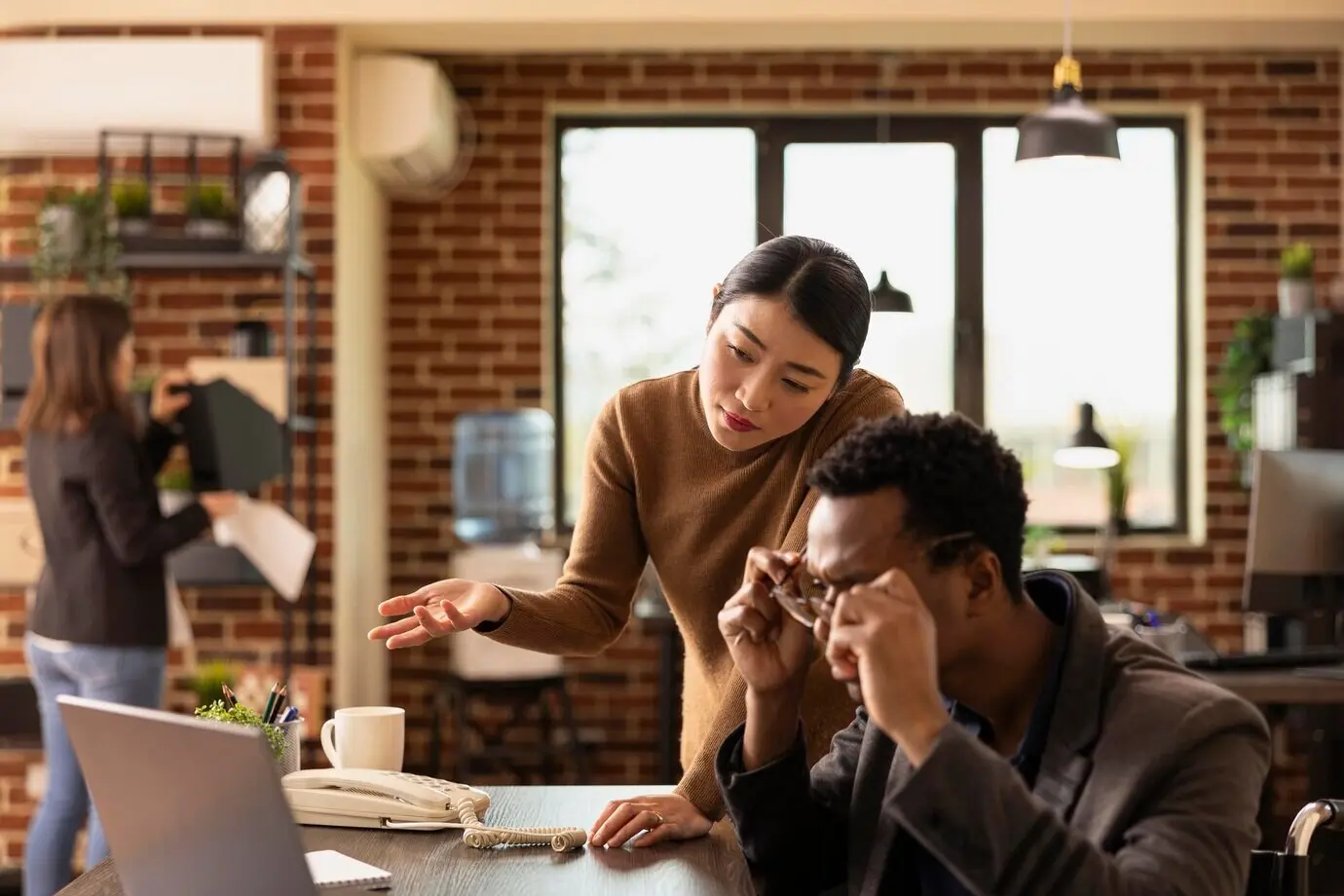 Пожалуйста, пришлите исходный текст описания, которое нужно перефразировать на русском.